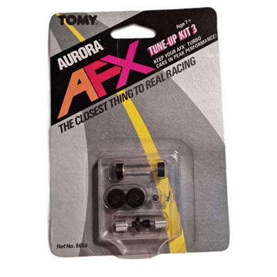Tomy AFX Aurora Tune-Up Kit No 3 - Fram- o Bakaxel med Däck, 8658